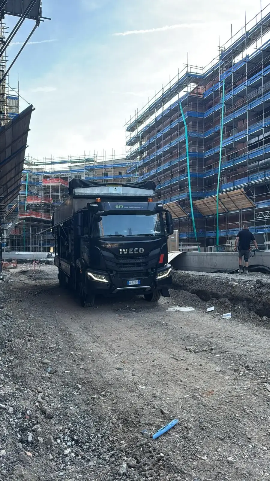 Attrezzature SM Sottofondi in un cantiere edile